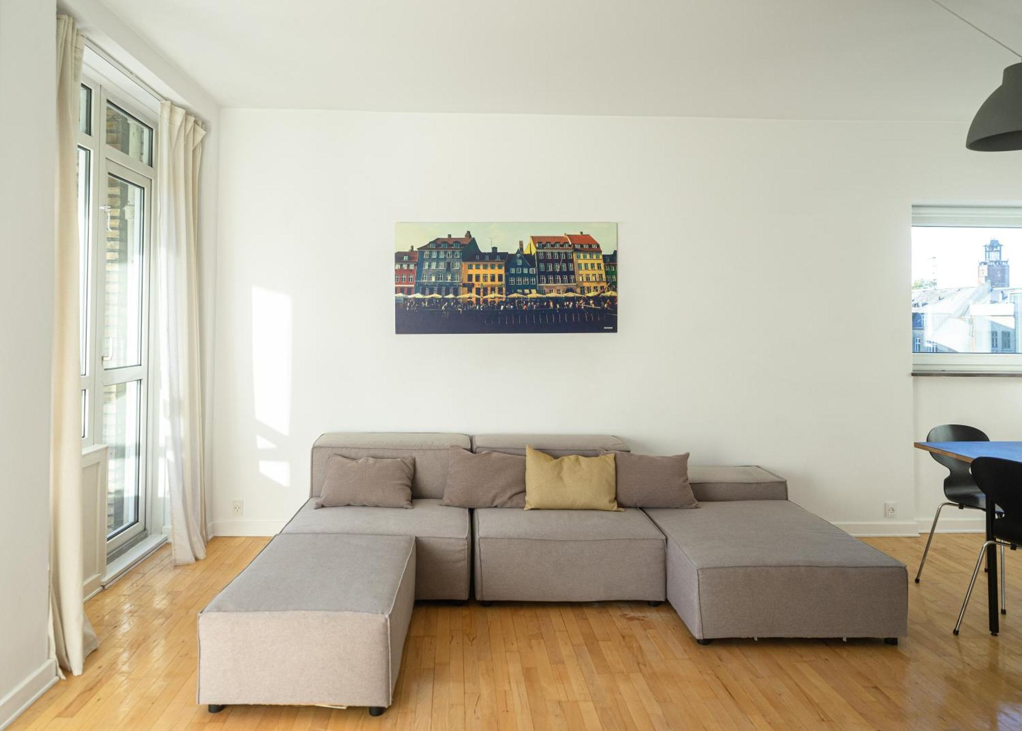 3-bed In Frederiksberg Location Leilighet *